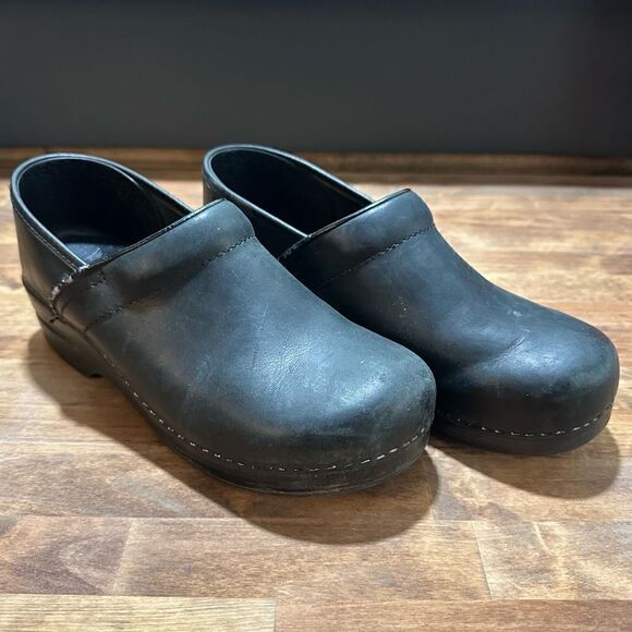 Dansko Black Leather Clogs Sz 40/9 - Picture 1 of 8